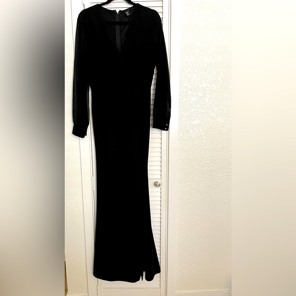 Windsor Black Dress w Side Slit Size Large